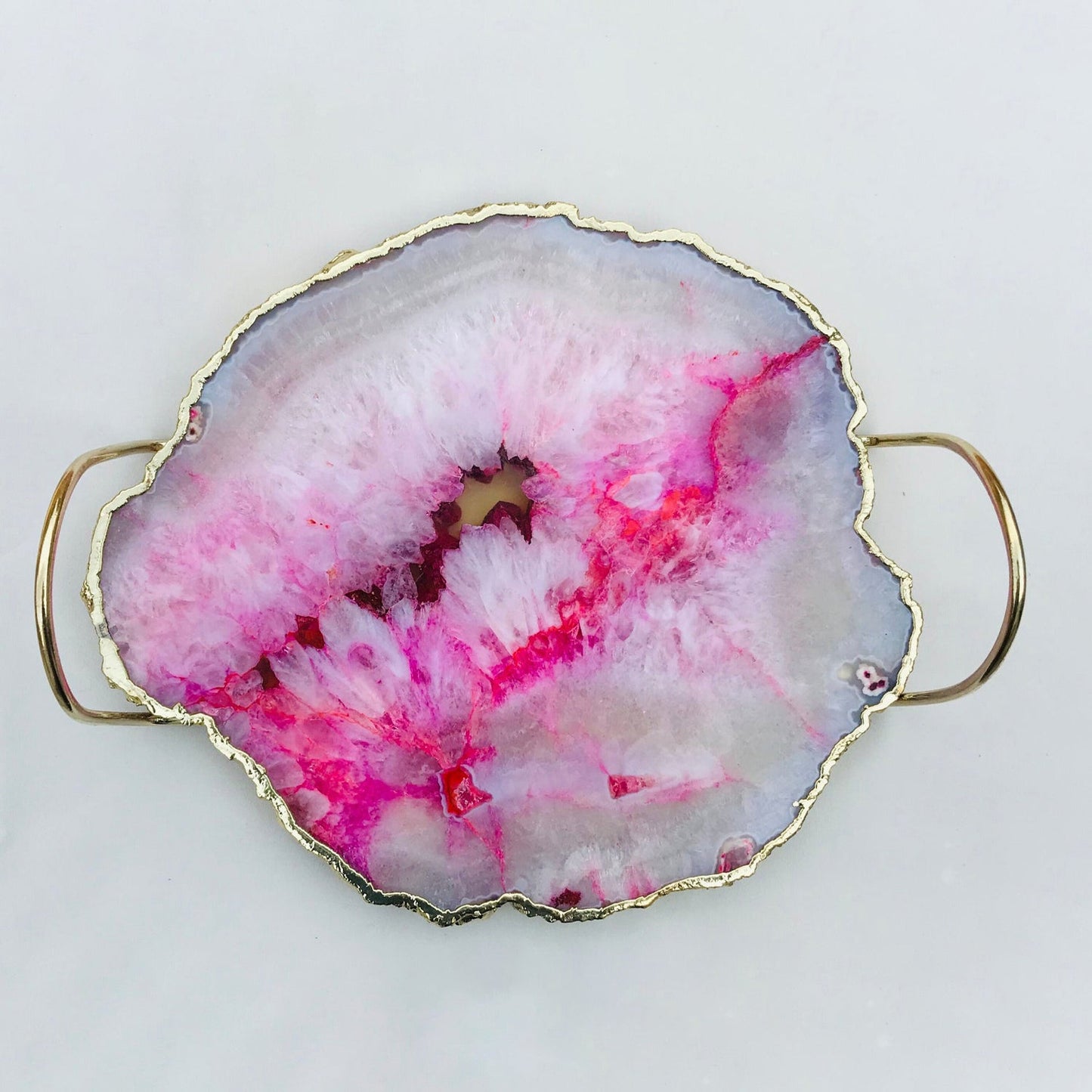 Bandeja para servir de ágata rosa con asas de latón